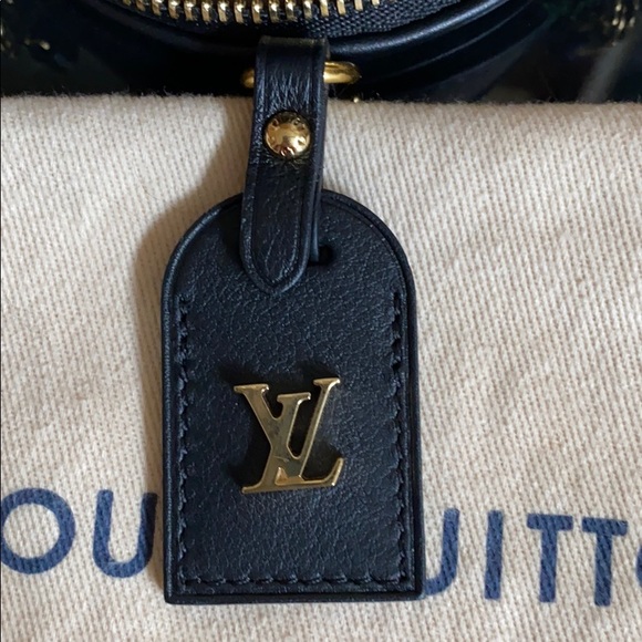 Louis Vuitton Boite Chapeau Necklace - Picture 3 of 10